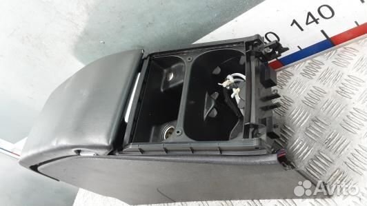 Подлокотник центральный volvo V70 3 (YBE18IX01)