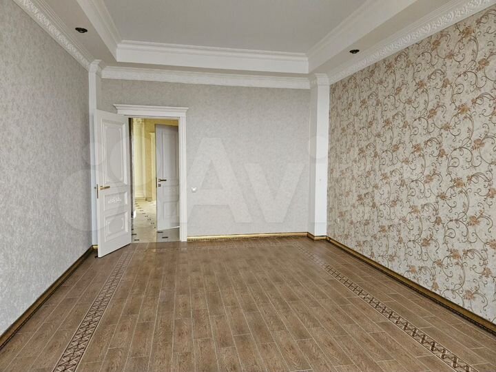 3-к. квартира, 130 м², 3/12 эт.