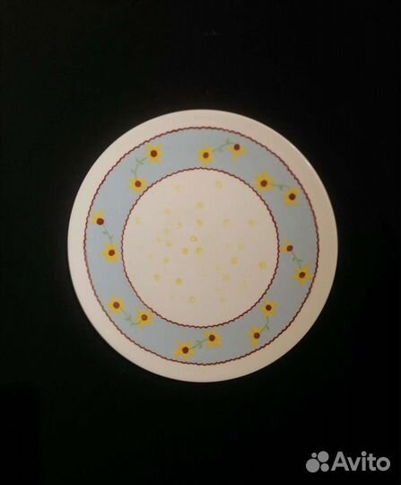 Керамическая тарелка ручной работы с рисунком