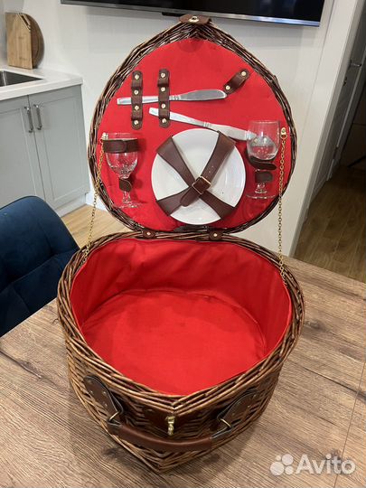 Плетеная корзина для пикника