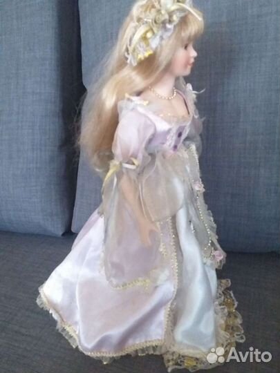 Кукла фарфоровая коллекционная