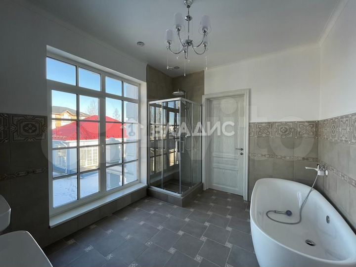 Дом 510 м² на участке 16,5 сот.