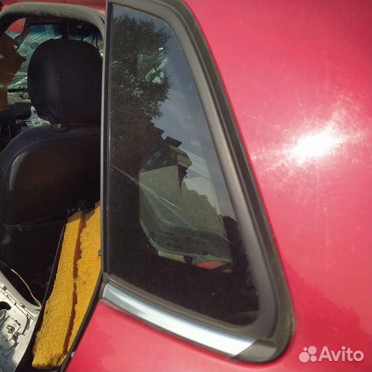 Задняя левая форточка ситроен с4 B7