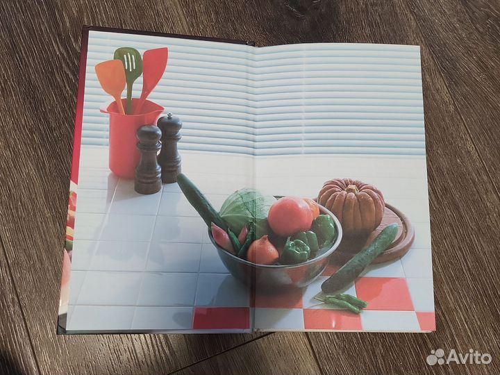 Книга Салаты и закуски к празднику