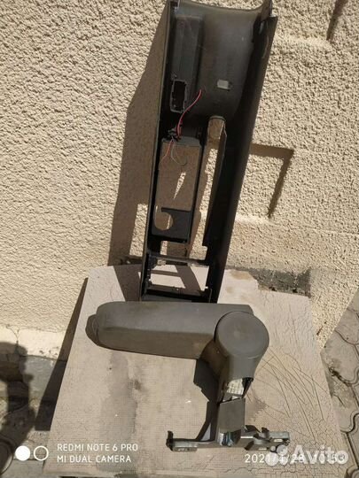 Подлокотник