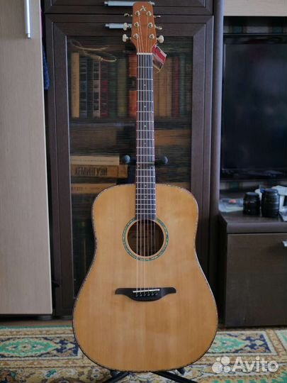 Новая Полномассивная Гитара