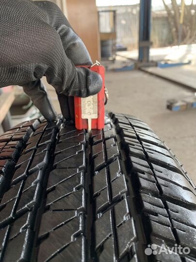 Bridgestone Dueler H/T 245/70 R17