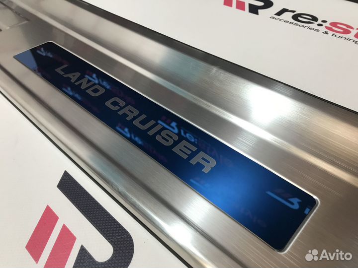 Накладка заднего бампера Toyota Land Cruiser 200