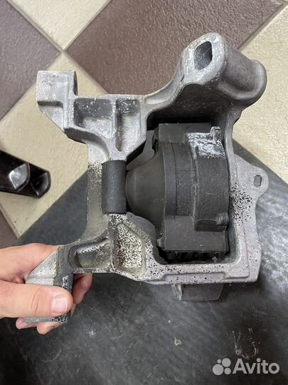 Опора двигателя правая гидравлическая mazda bm