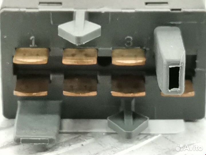 Кнопка аварийной сигнализации Volkswagen Passat