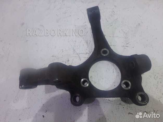 Кулак передний правый