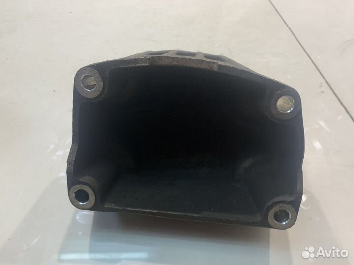 Опора двигателя (правая) (Kia Mohave)