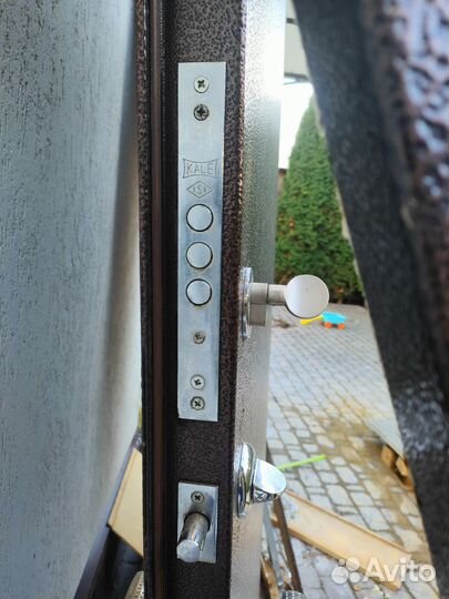 Дверь входная металлическая бу