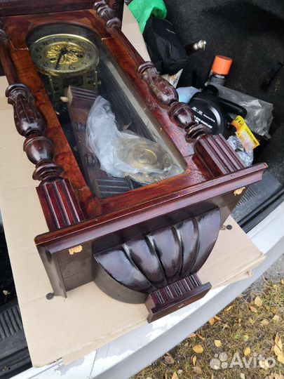 Старинные настенные часы с боем