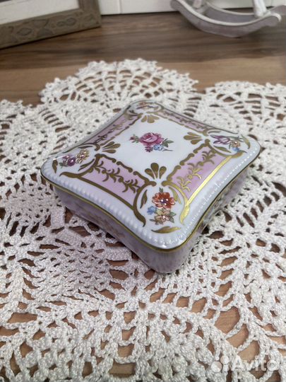 Фарфоровая шкатулка винтаж Европа