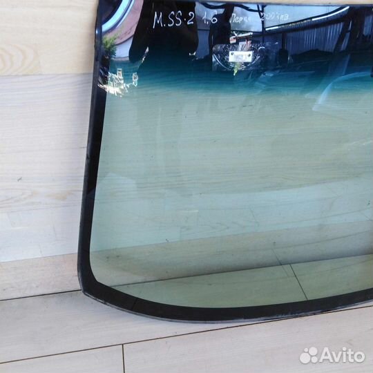 Стекло лобовое Mitsubishi Space Star I скол