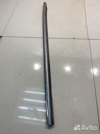 Уплотнитель стекла (передний, левый, внешний)