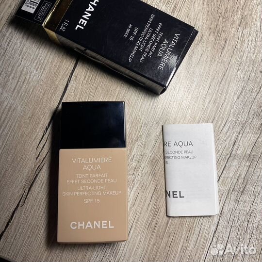 Крем тональный Chanel Vitalumiere Aqua
