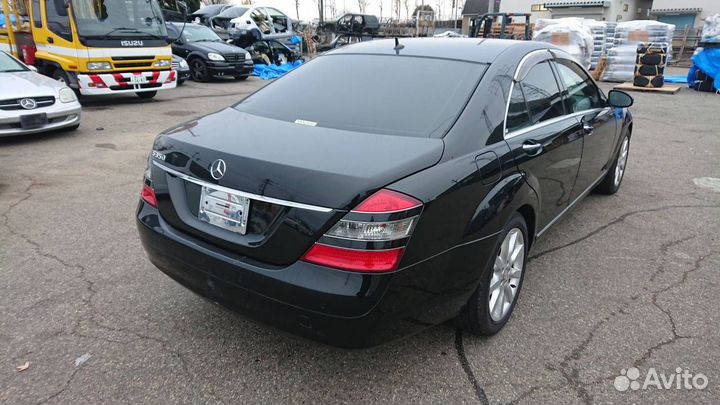 В разбор из Японии Mercedes-Benz S-Class W221