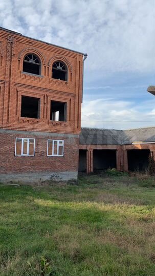 Дом 600 м² на участке 12 сот.