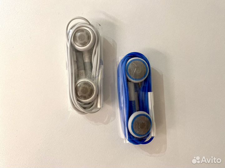 Наушники Earphones with remote and mic новые