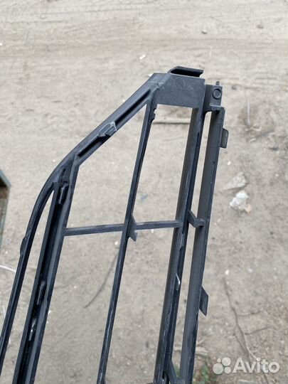 Решетка бампера Ауди А 8