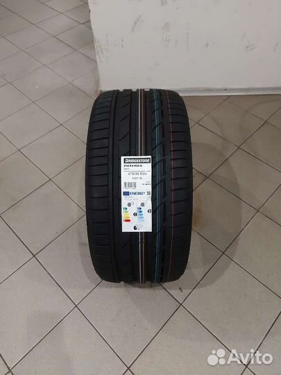 Bridgestone Potenza S001 245/40 R20 и 275/35 R20