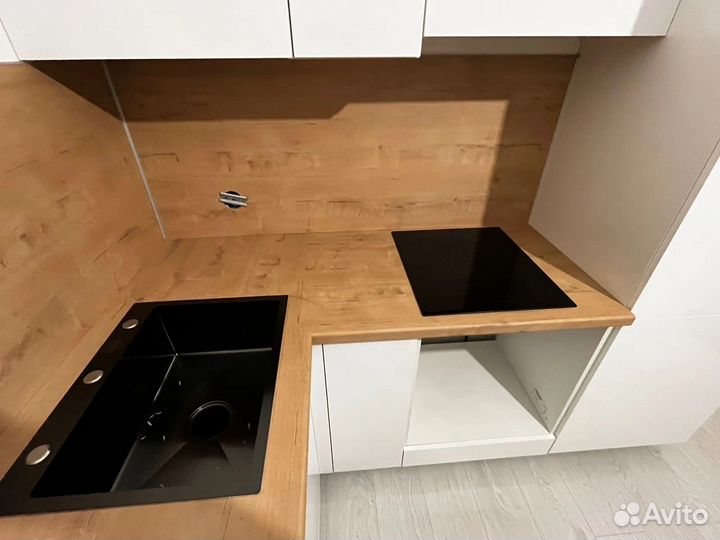 Кухня с барной стойкой