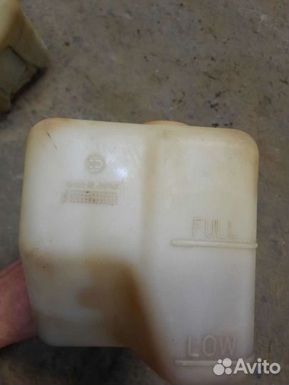 Расширительный бачок на toyota carina AT 171