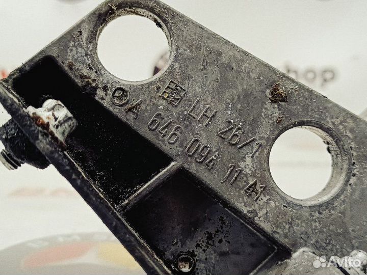 Кронштейн двигателя Mercedes-Benz C220Cdi W204