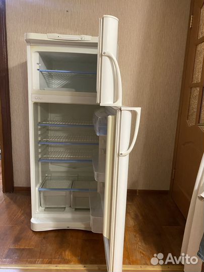 Холодильник indesit