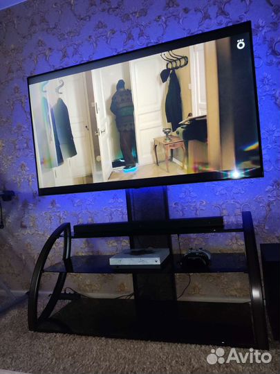 Стеклянная тумба под тв