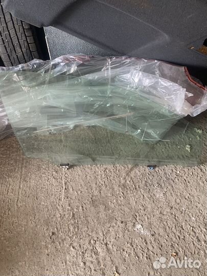 Стекло переднее правое