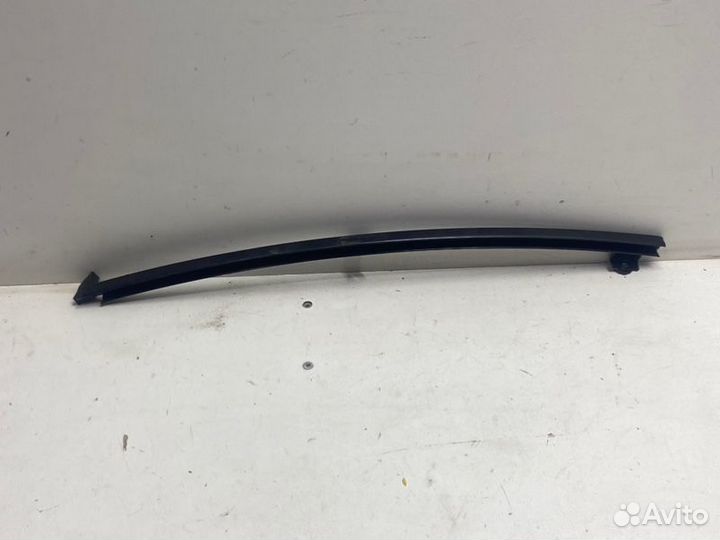 Направляющая стекла двери задняя правая Toyota