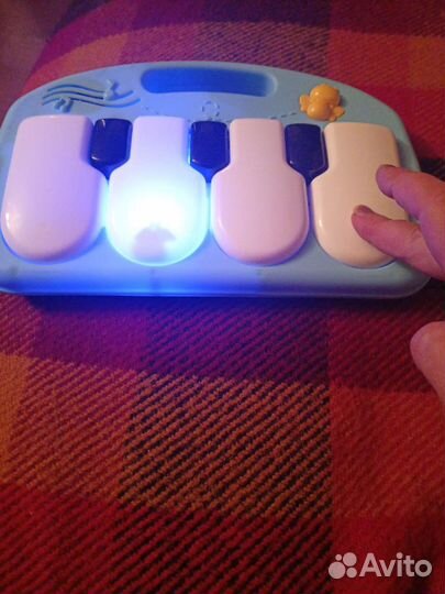 Пианино детское, сотовый телефон