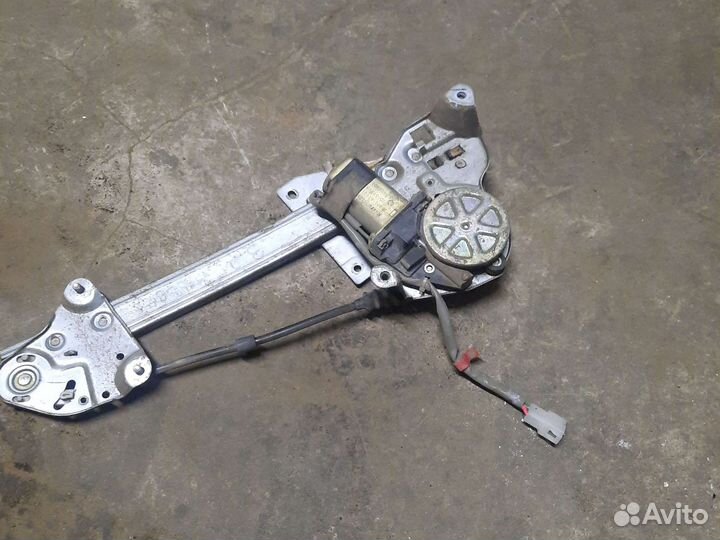 Задний правый стеклоподъёмник mazda 626 GE