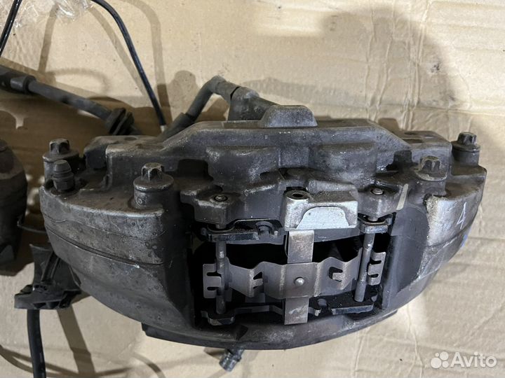 Суппорт передний Mercedes W238 W213 W205 AMG