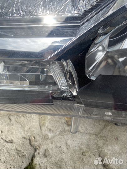 Фара на Toyota rav 4 40 2013 левая ксенон