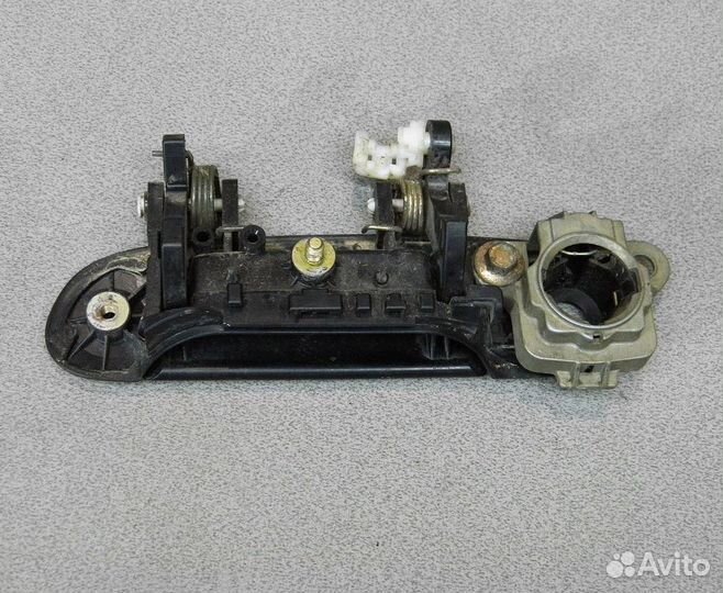 Ручка двери передней правой наружная Mazda 323 BJ