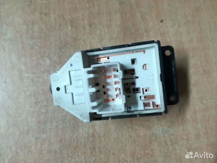 Блок управления зеркал Hyundai Solaris 1