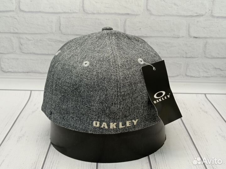 Бейсболка Oakley серая