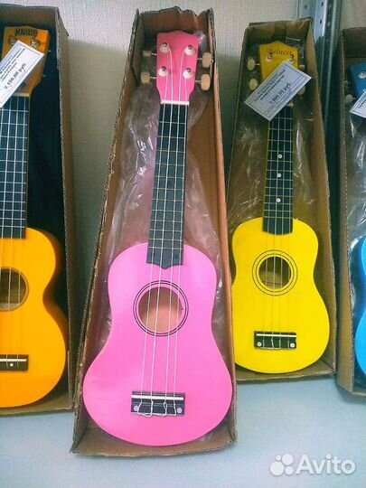 Розовая укулеле сопрано