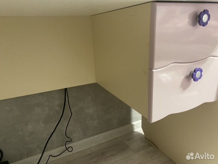 Письменный стол для школьника / компьютерный стол