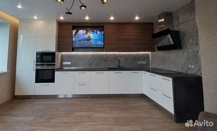 Кухня до потолка