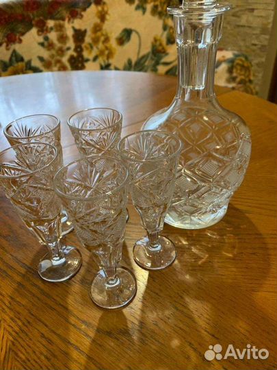 Графин с рюмками