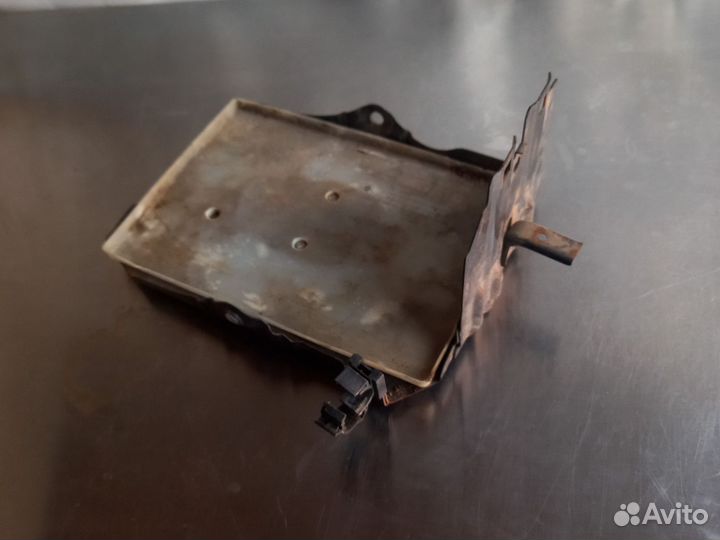 Площадка под аккумулятор nissan almera classic