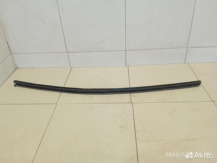 Накладка стекла переднего левого Solaris 2010-2017