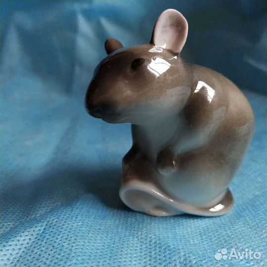 Мышь с орехом статуэтка фарфор ифз