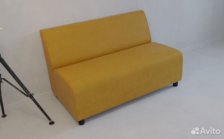 Диван в кафе