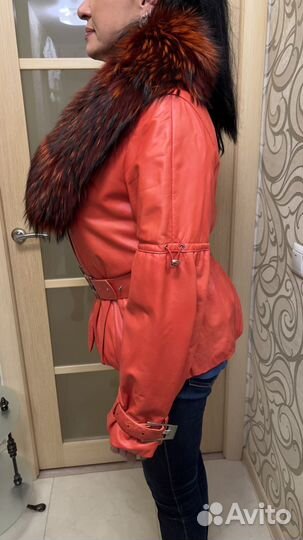 Кожаная куртка с меховым воротником